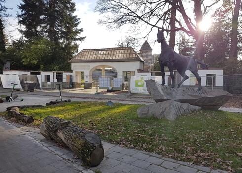 L’entrée de l’ancien hippodrome, au coin de chaussée de La Hulpe et de l’avenue Roosevelt. © sau-msi.brussels (P.Sa.)